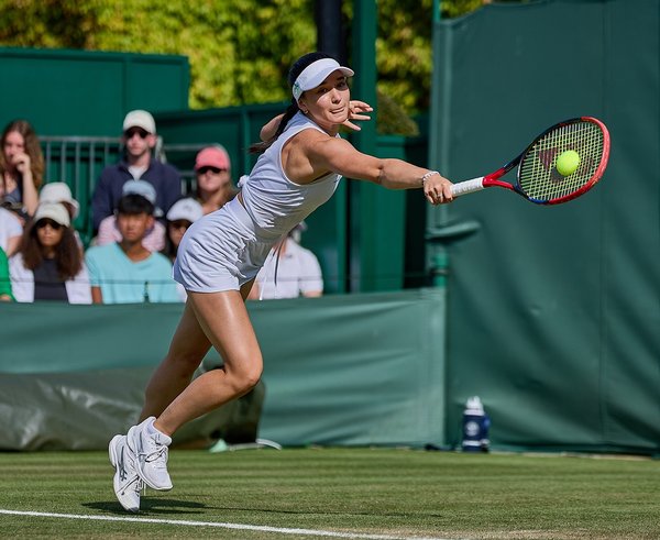 Linda Nosková postoupila do 3. kola Wimbledonu.