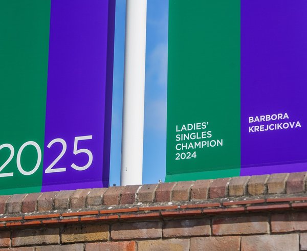 Barbora Krejčíková ve Wimbledonu obhajuje titul.