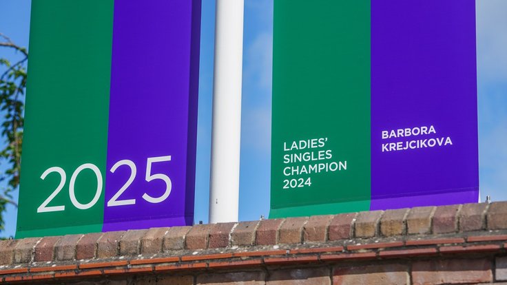 Barbora Krejčíková ve Wimbledonu obhajuje titul.