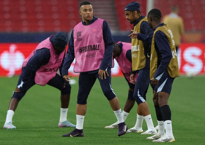 Kylian Mbappé na tréninku před semifinále Ligy národů.