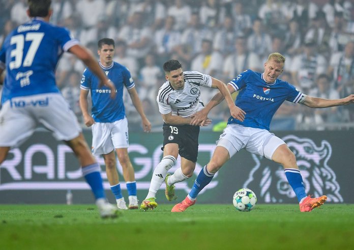 Kapitán Baníku Michal Frydrych v souboji.