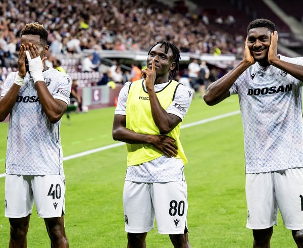 Hráči Plzně slaví výhru nad Servette.