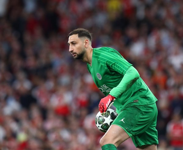 Gianluigi Donnarumma přestoupil z PSG do Manchesteru City.