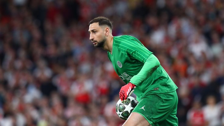 Gianluigi Donnarumma přestoupil z PSG do Manchesteru City.