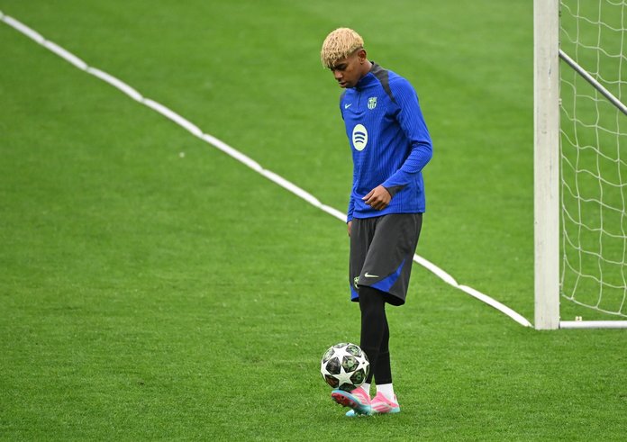Lamine Yamal září v dresu Barcelony.