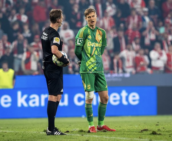 Rozhodčí Beneš v derby chyboval.