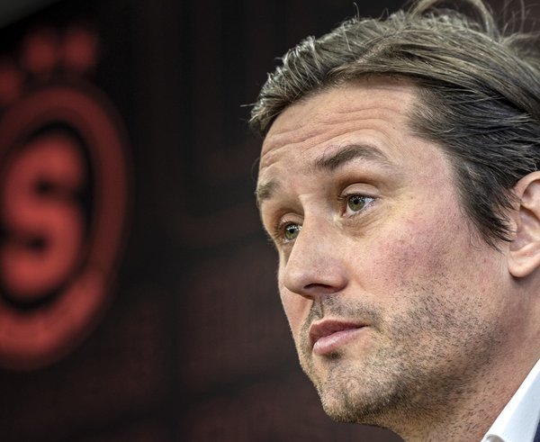 Tomáš Rosický zůstává v managementu Sparty.
