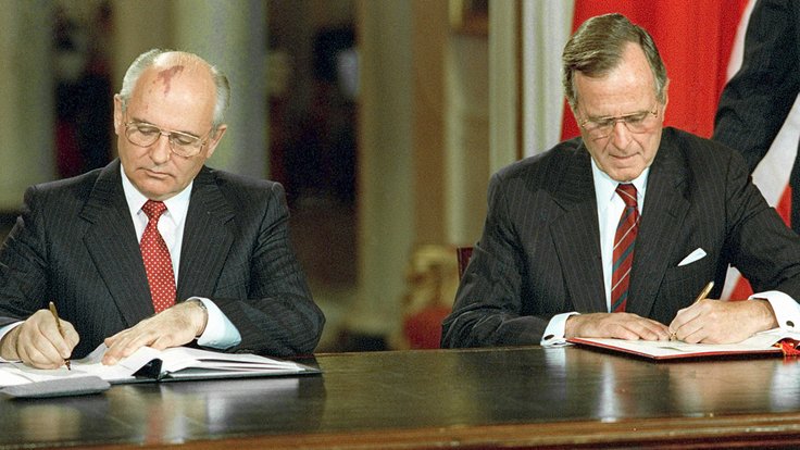 George H.W. Bush a Michail Gorbačov v roce 1990
