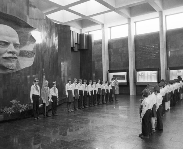 RIAN_archive_761255_Pavilion-museum_Vladimir_Lenin's_Funeral_Train