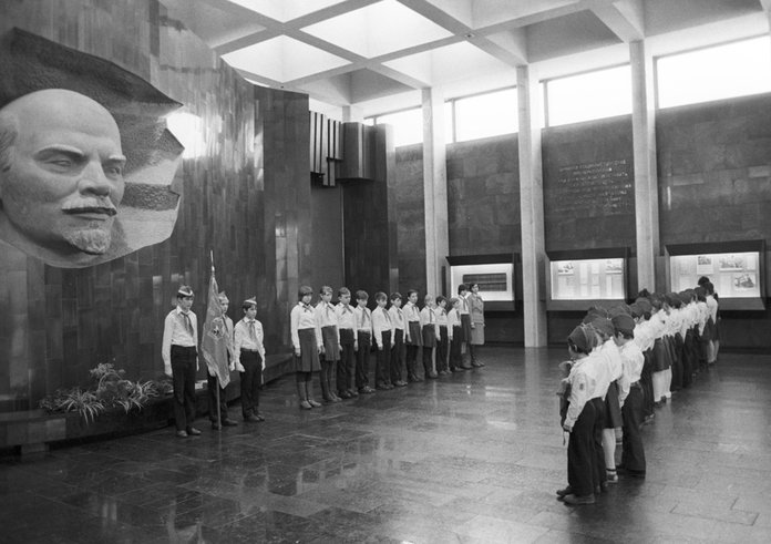 RIAN_archive_761255_Pavilion-museum_Vladimir_Lenin's_Funeral_Train