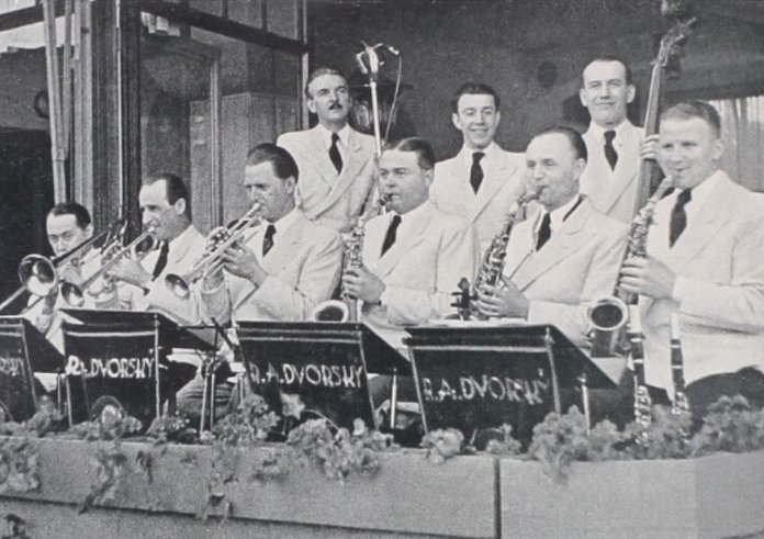 R_A_Dvorský_orchestr_1939