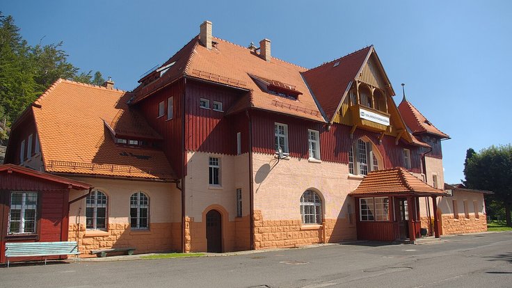 Railway_Station_Szklarska_Poręba_Górna_-_the_Main_Building_(Poland,_August_2010)
