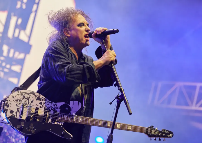 Robert-Smith-of-The-Cure-2023-riot-fest-3456-billboard-1548