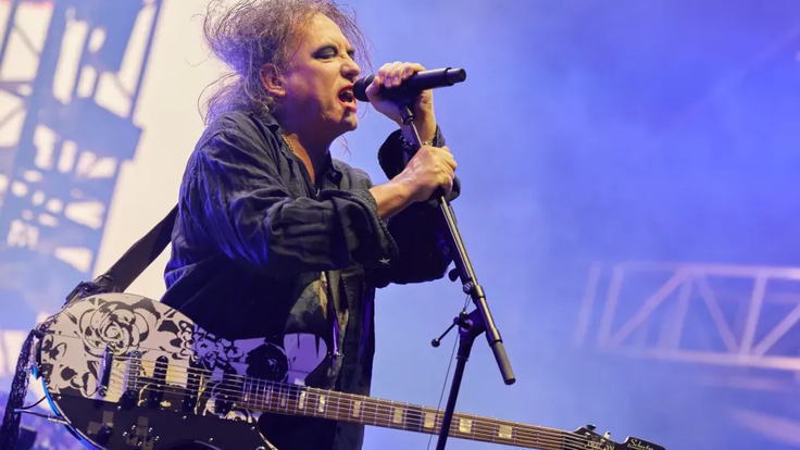 Robert-Smith-of-The-Cure-2023-riot-fest-3456-billboard-1548