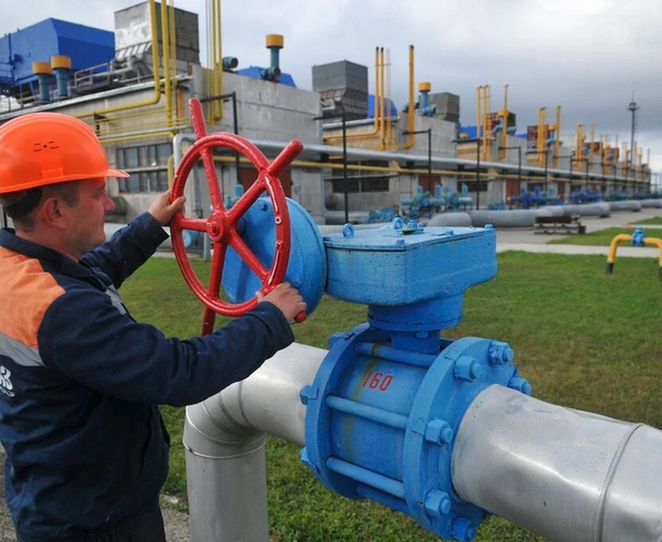 Russia-Ukraine-gas-311219-AP