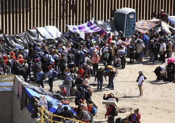 SABC-News-USA-Mexico-immigration-Reuters-750x423
