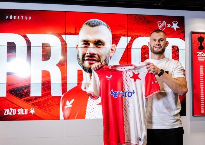 Erik Prekop přestoupil do Slavie Praha.