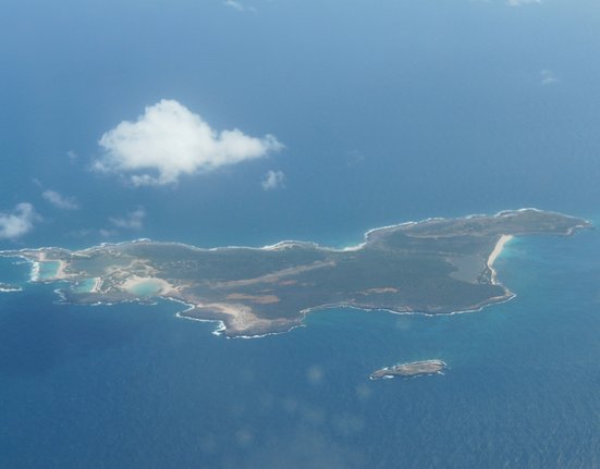 Pohled na ostrov Anguilla z letadla