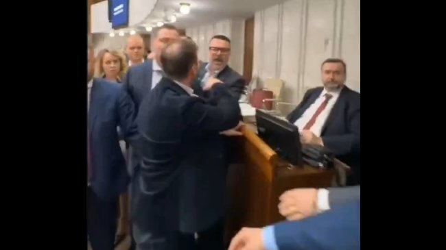 Snímek obrazovky_12-12-2025_91347_x.com