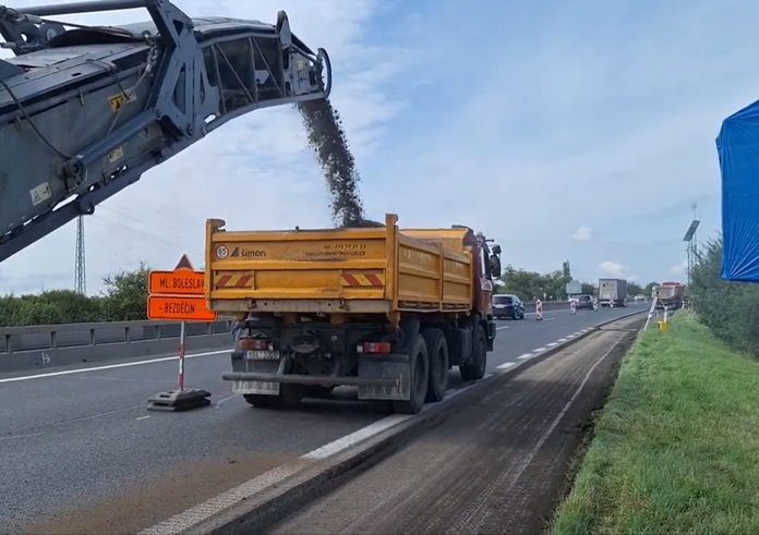 Opravy dálnice D10 na Mladoboleslavsku.