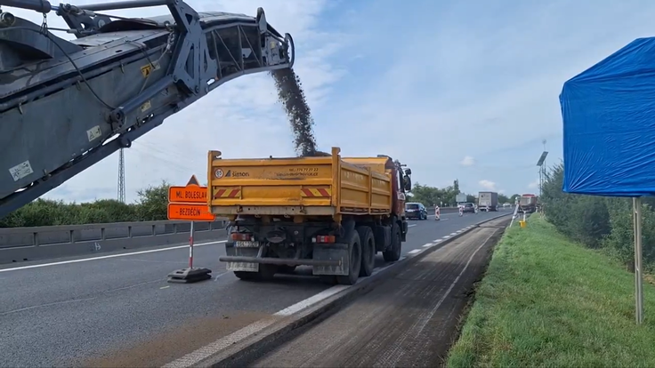 Opravy dálnice D10 na Mladoboleslavsku.