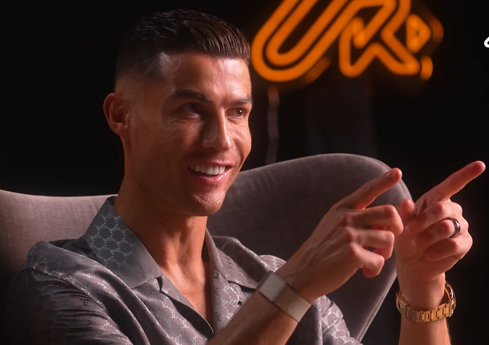 Cristiano Ronaldo ve videu na svém youtubovém kanálu UR · Cristiano