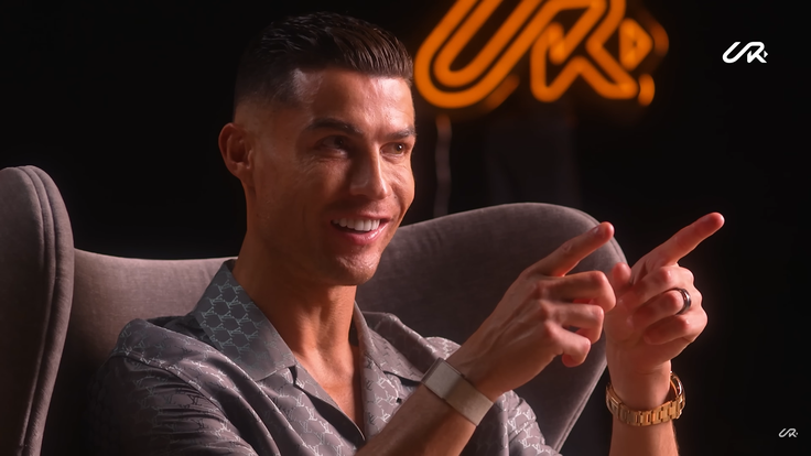 Cristiano Ronaldo ve videu na svém youtubovém kanálu UR · Cristiano