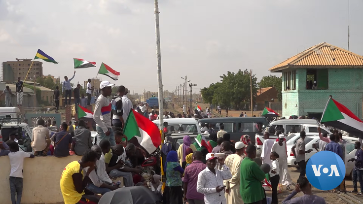 Sudanese_protestors_celebrate_signing_of_political_agreement