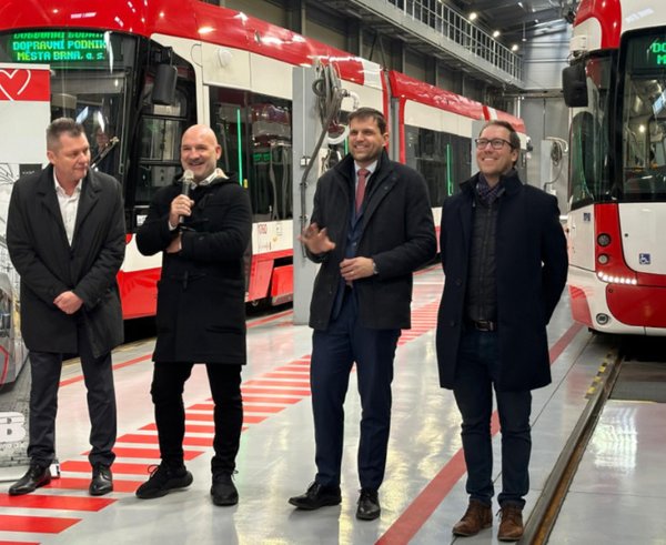 Foto z tiskové konference MŽP k výzvě na podporu modernizace městské hromadné dopravy