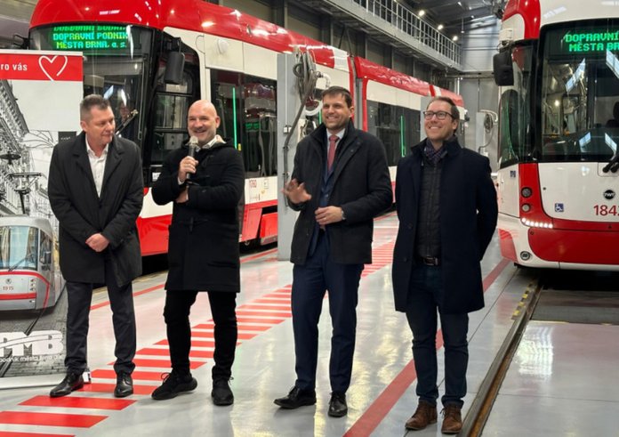 Foto z tiskové konference MŽP k výzvě na podporu modernizace městské hromadné dopravy