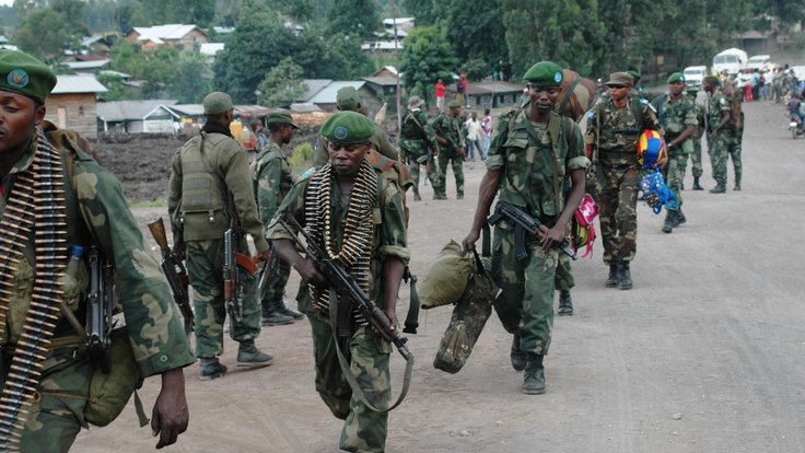 The_Congolese_National_Armed_Forces_(FARDC)_reinforce_their_positions_around_Goma_following_a_second_day_(21_May_2013)_of_fighting_against_M23_elements_in_the_town_of_Mutaho,_about_10_km_from_Goma._(8783002232)