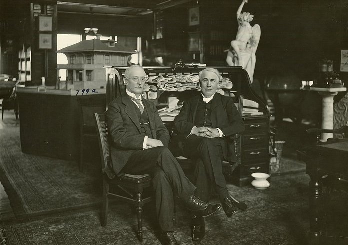 Thomas_Edison_in_the_Library_of_his_West_Orange_Laboratory_with_Dr._Rudolf_Diesel._(ff713d866fd545cb93a4245d35d6150a)