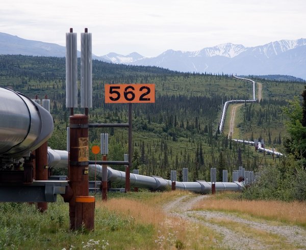 Trans-Alaska_Pipeline_System_Luca_Galuzzi_2005