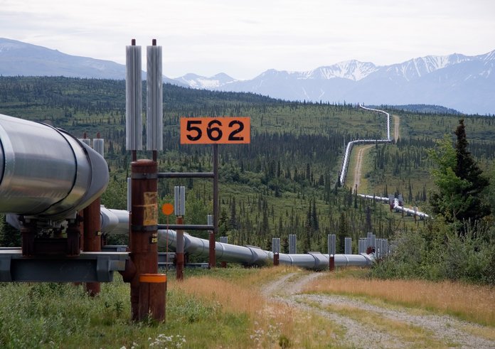 Trans-Alaska_Pipeline_System_Luca_Galuzzi_2005