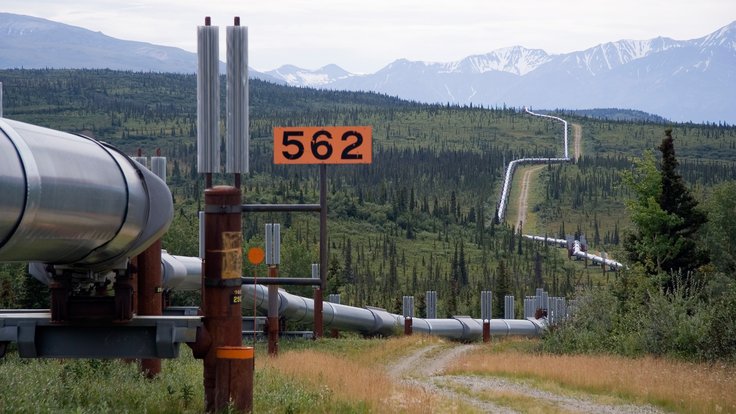 Trans-Alaska_Pipeline_System_Luca_Galuzzi_2005