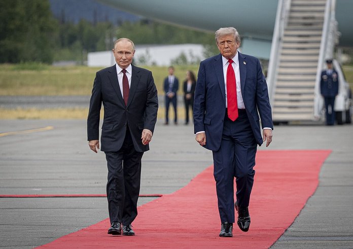 Trump,_Putin_Alaska_Arrival_(9260673)