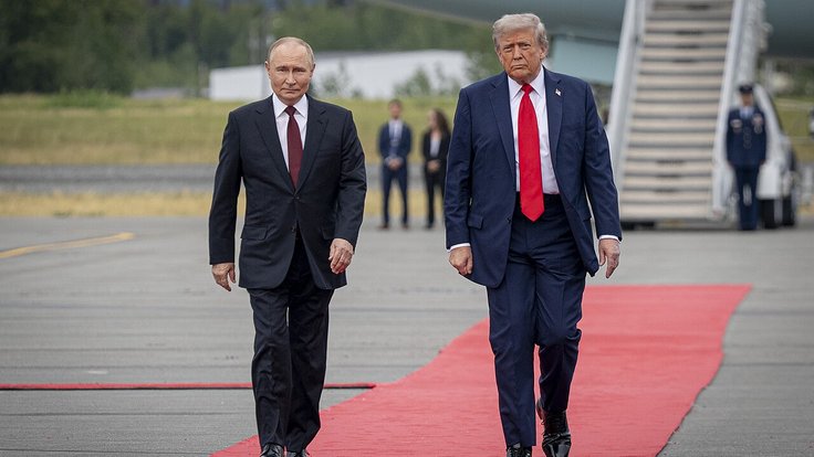 Trump,_Putin_Alaska_Arrival_(9260673)