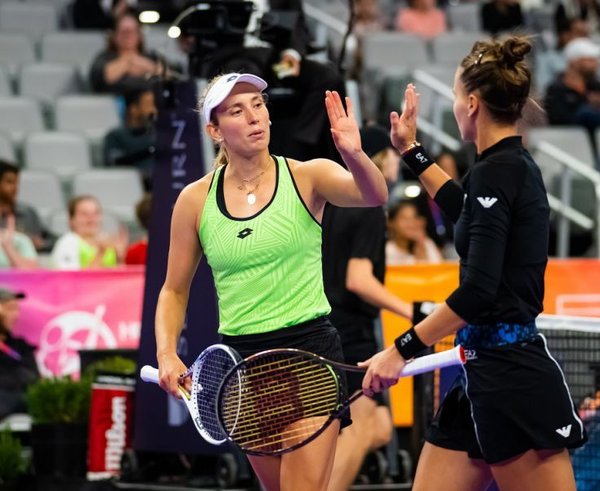 Elise Mertensová a Veronika Kuděrmetovová.