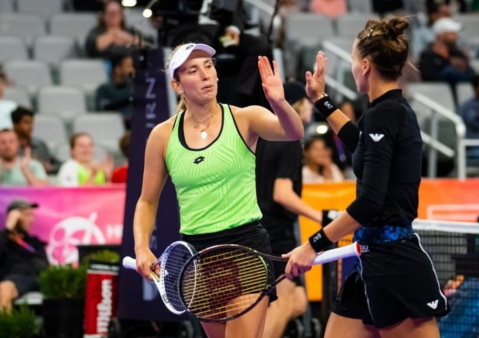 Elise Mertensová a Veronika Kuděrmetovová.