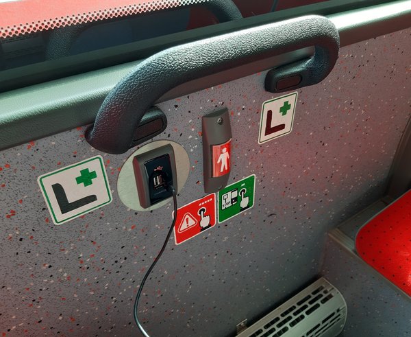 USB_Charger_on_Bus_20210830_141205