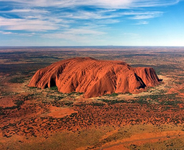 Uluru,_helicopter_view,_cropped