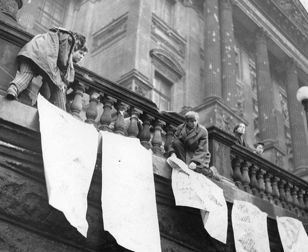 Václavské_náměstí,_demonstrace_srpen_1969_(02)