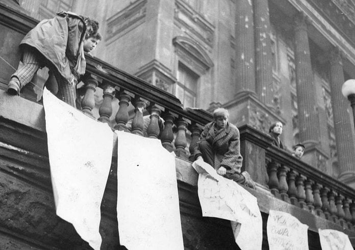 Václavské_náměstí,_demonstrace_srpen_1969_(02)