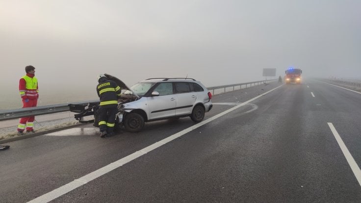 Jedna z dopravních nehod ze dne 4. ledna 2023.