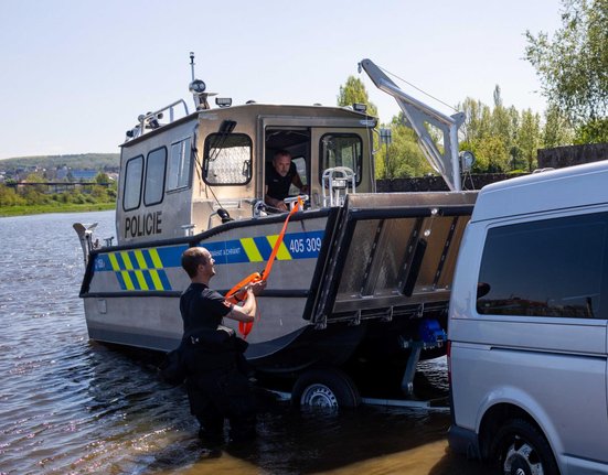 Nová policejní loď značky CAT.