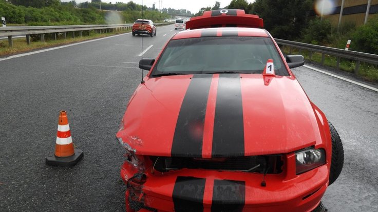 Nabouraný mustang