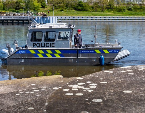 Nová policejní loď značky CAT.