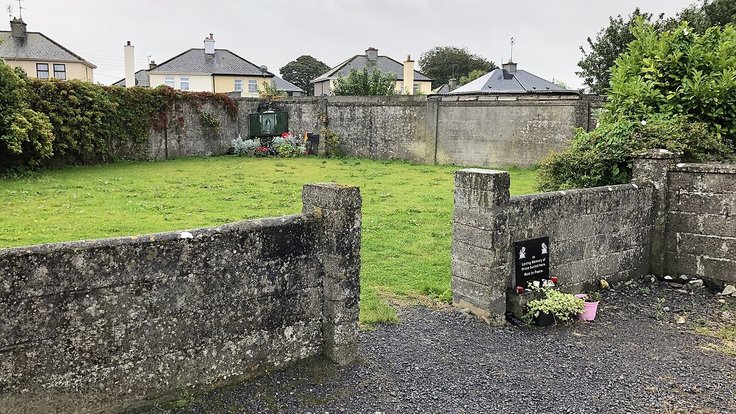 View_of_the_mass_grave_at_the_Bon_Secours_Mother_and_Baby_Home,_Tuam,_Galway