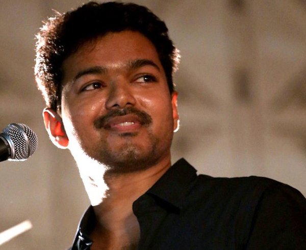Vijay_At_The_Jilla_100_days_celebrations_event_1