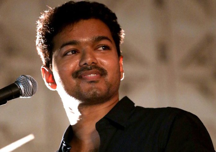 Vijay_At_The_Jilla_100_days_celebrations_event_1